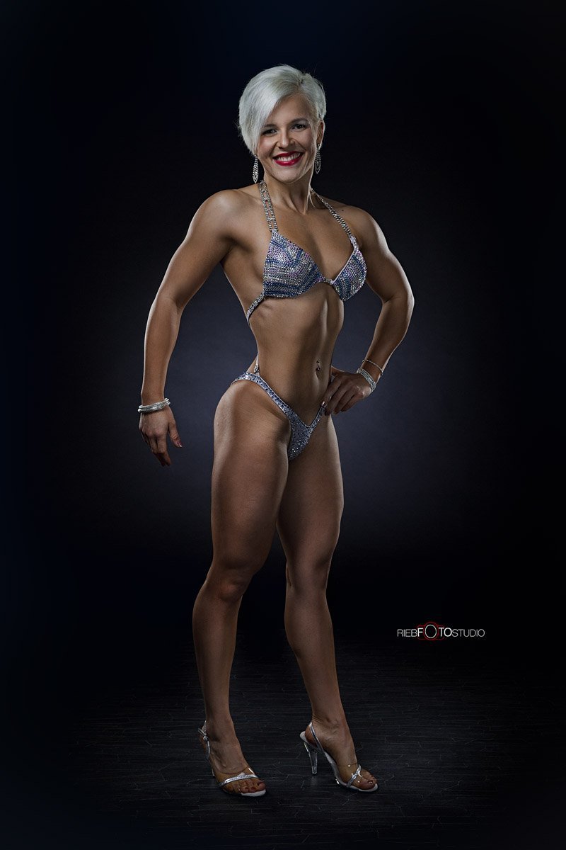 Melina Ludin in Wettkampfform beim Bodybuilding 2017